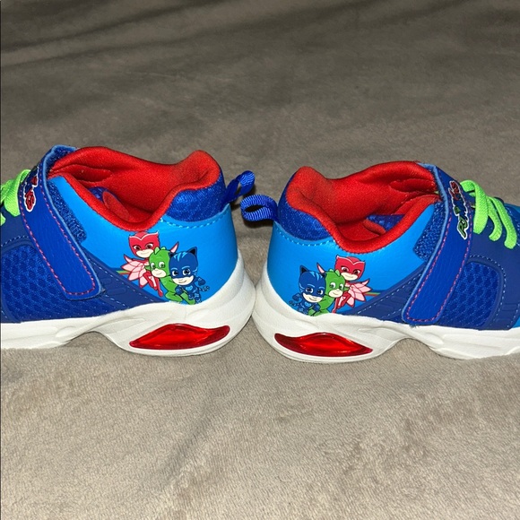 PJ MASKS 🎭 Kids Sneakers - Vibrant Blue and Red (Flashing Light Ups 💡🚨) [NWOT] - Picture 4 of 4